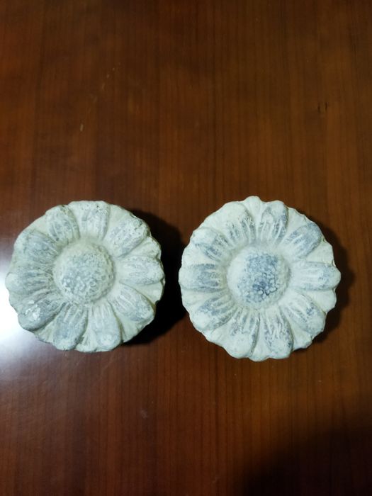 Vendo castiçais muito bonitos e originais.