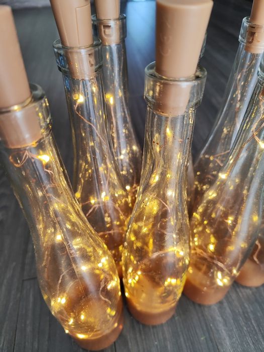 9 sztuk ozdobne butelki złote że światełkami w środku lampki na stoły