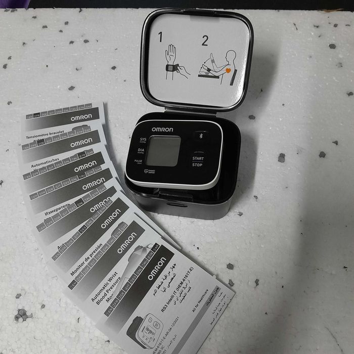 Omron RS3 Intelli IT — наручний тонометр з Bluetooth