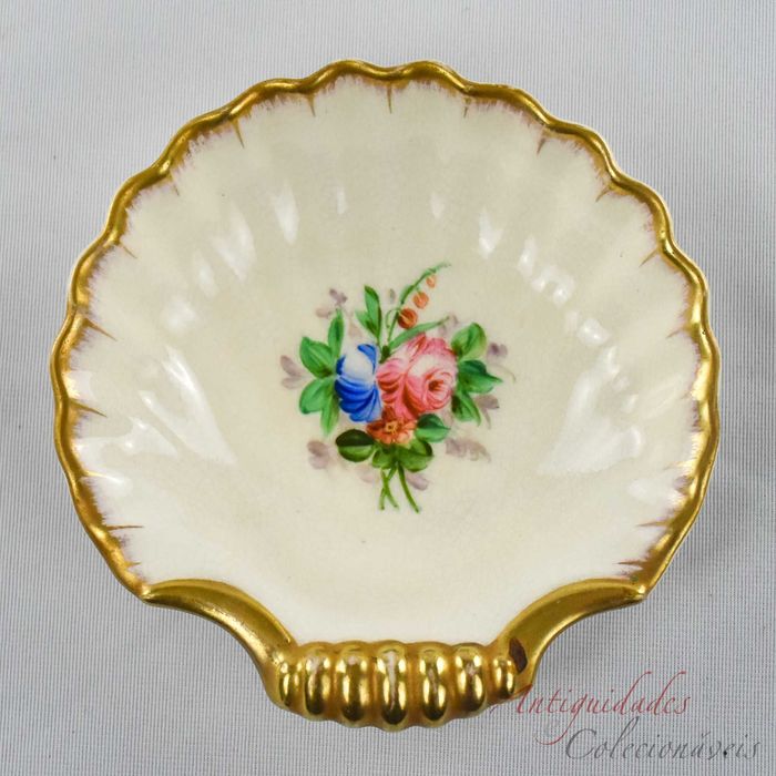 Conjunto de 2 conchas Porcelana Artibus flores e dourado