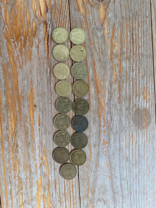 Монети України: 1, 2, 5, 10, 25, 50 копійок 1, 2, 5, 10 гривень копійк