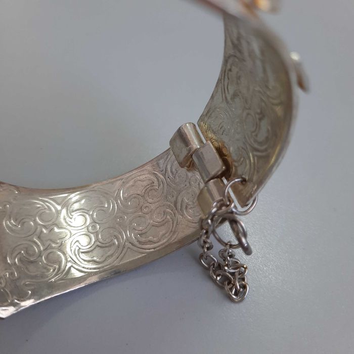 Pulseira com camelos e rosetas iemenitas