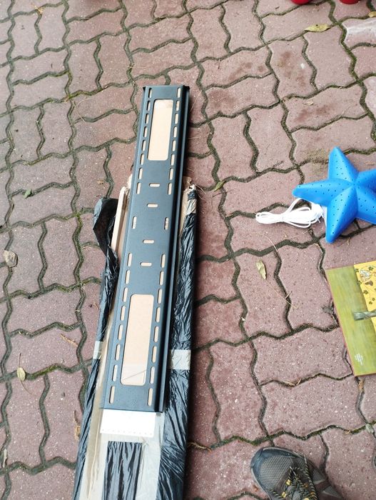 Wieszak na tv 65 cali max