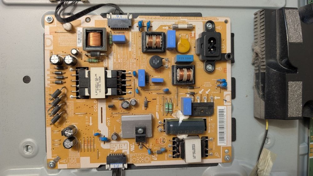 Samsung UE32J6500AU — на запчастини