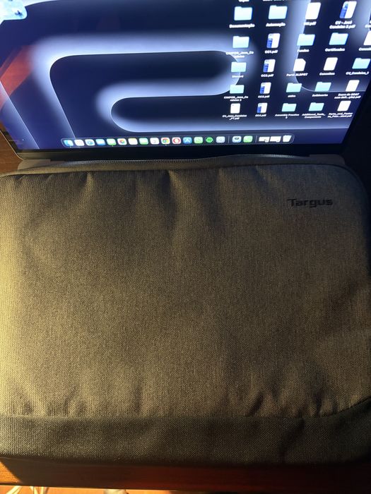 Macbook Air M3 16GB 1TB SSD 15’3 inch + Apple mouse