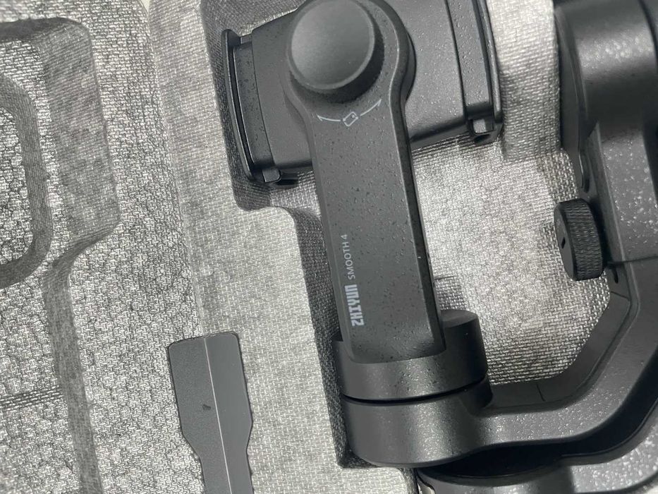 Стабилизатор Zhiyun Smooth 4 Стедикам для смартфонов