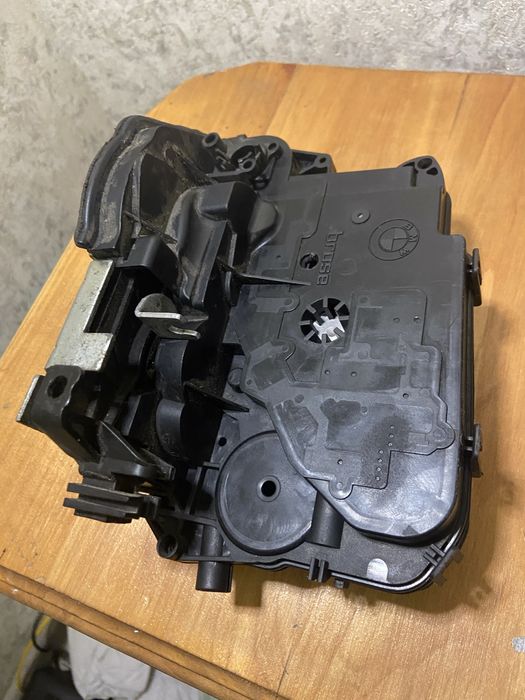 Замок передней правой двери BMW E90