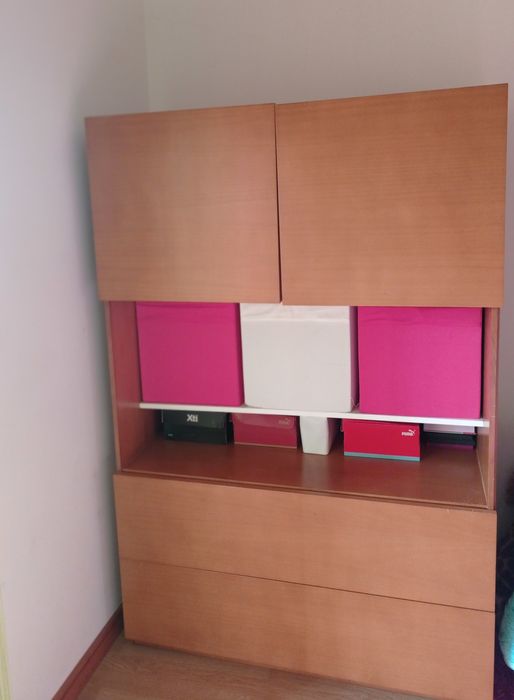 Vendo mobiliário de quarto de corpo e meio