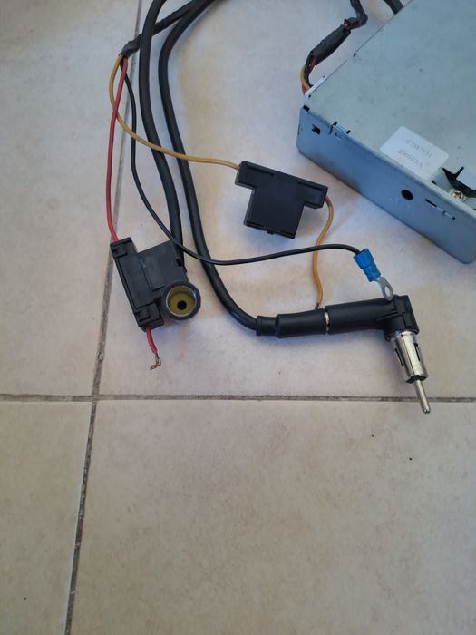 Caixa de CDs Sony com telecomando para viatura