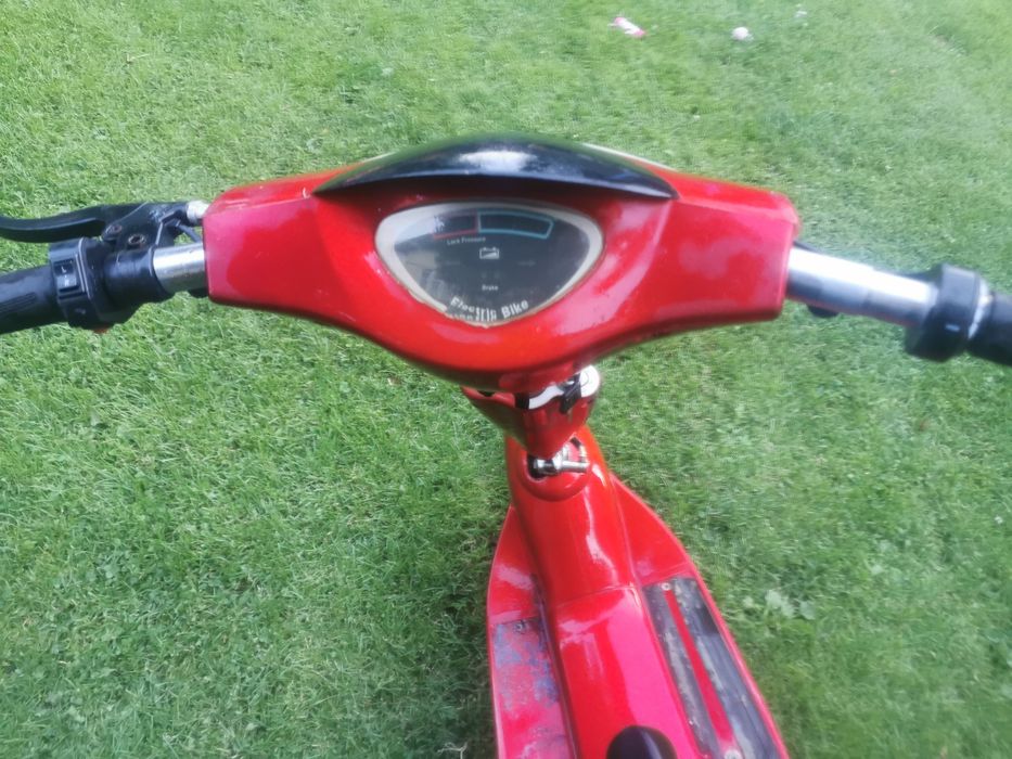 Mini skuter elektryczny