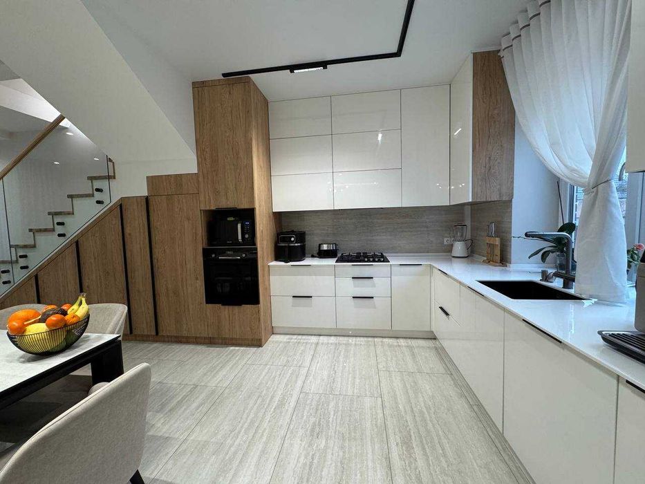 Дуплекс з ремонтом, меблями та геніальним функціоналом