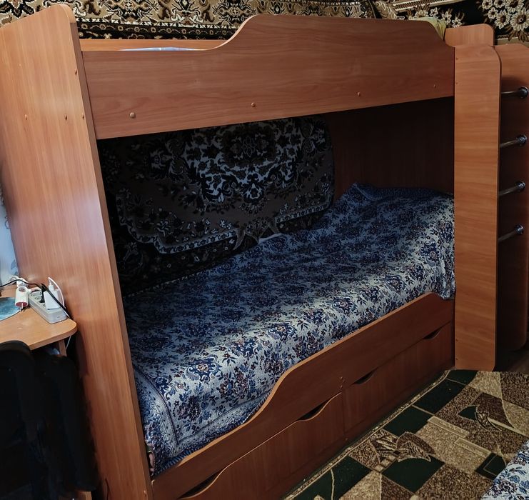 Ліжко двоповерхове. Кровать двухъярусная.