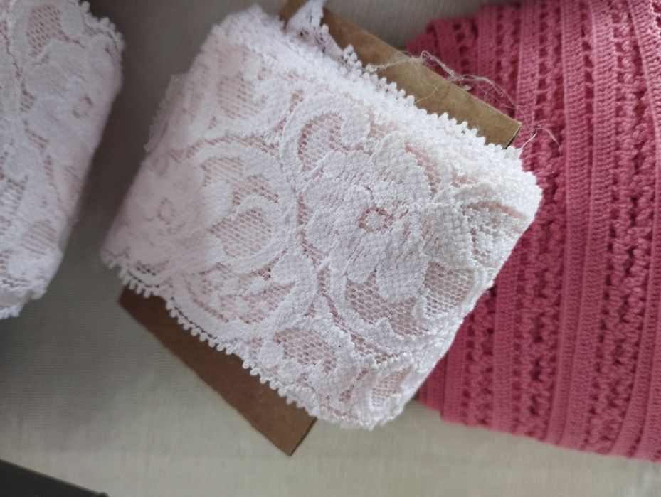 Rendas e fitas várias