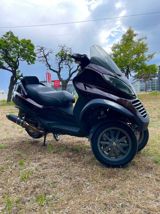 Трицикл PIAGGIO MP3 250RL