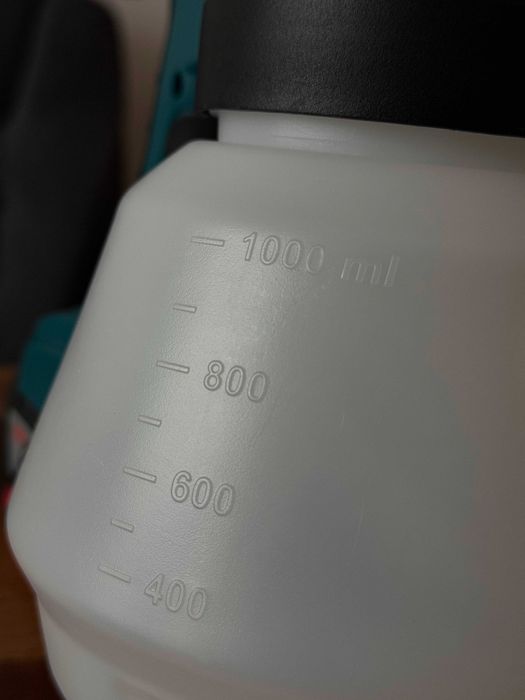 Lekki pistolet do malowania ogrodzenia 1L zbiornik pod aku BOSCH