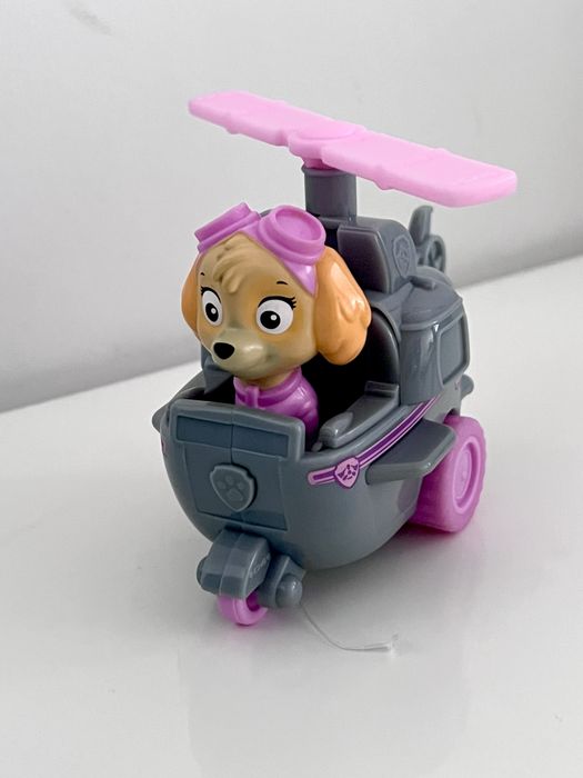 Figurka Skye w pojeździe na napęd