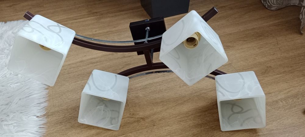 Żyrandol na 4 żarówki