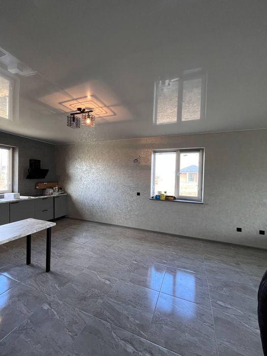 Будинок з ремонтом, гараж,центральне опалення, навпроти Журавлини.