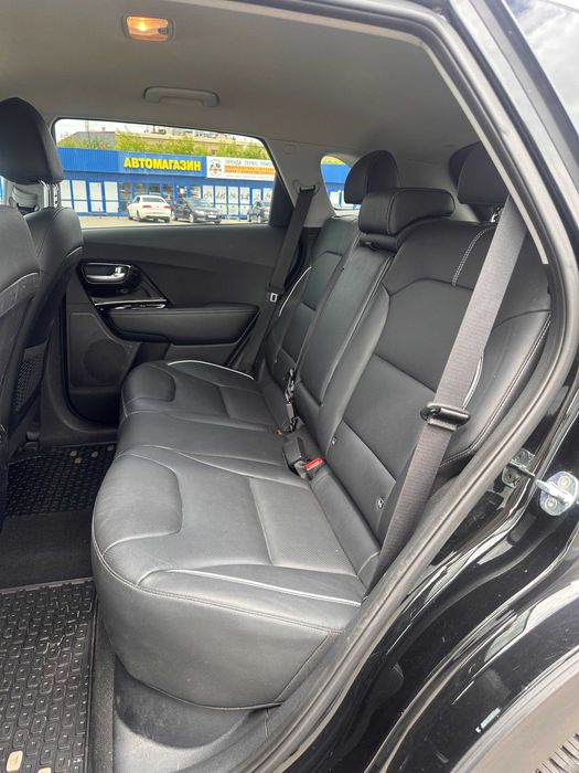 Kia Niro 2019 • 64 кВт • Максимальна комплектація