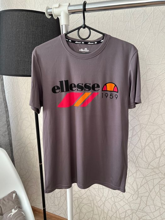 Футболка Ellesse 1959 — графітова, великий логотип