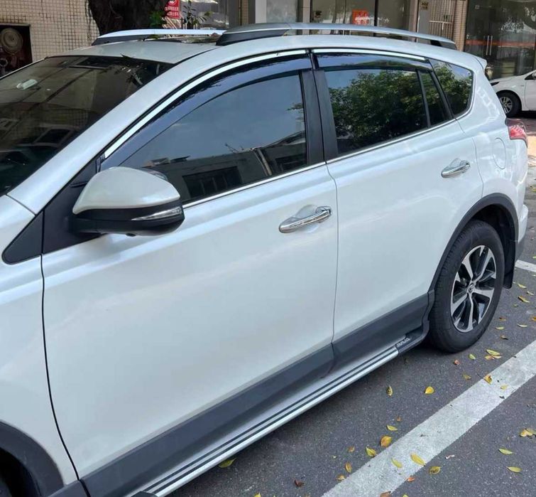 Вітровики з Хромом Toyota RAV-4 2013 - 2018 Ветровики Дефлектори