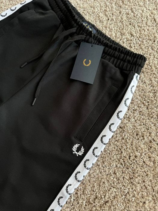 Шорты Fred Perry с лампасами