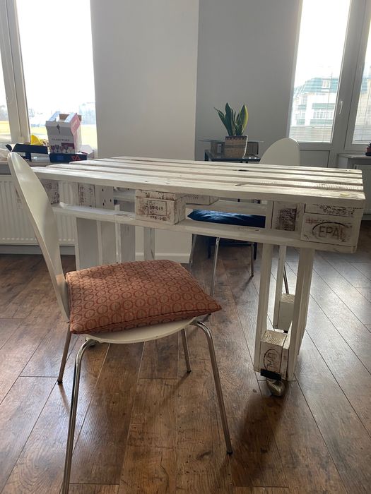 Стол из деревянных палет