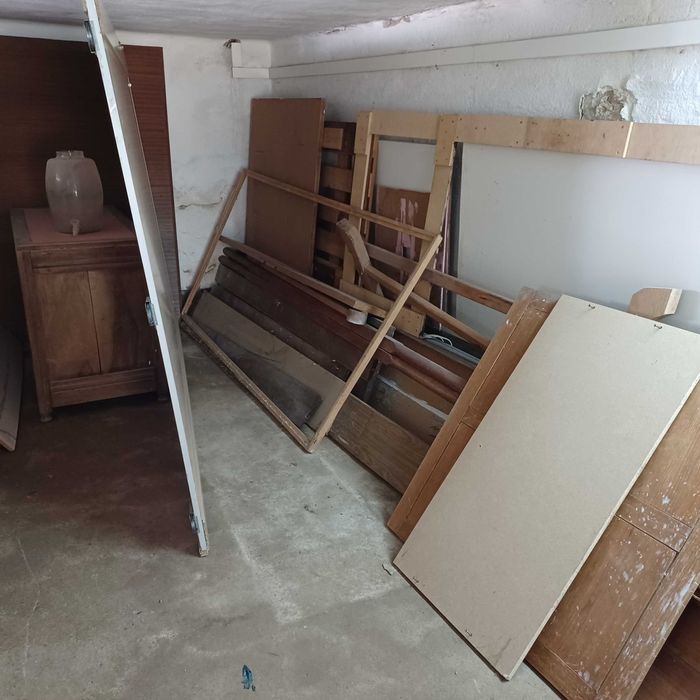 Variedade de peças de madeira