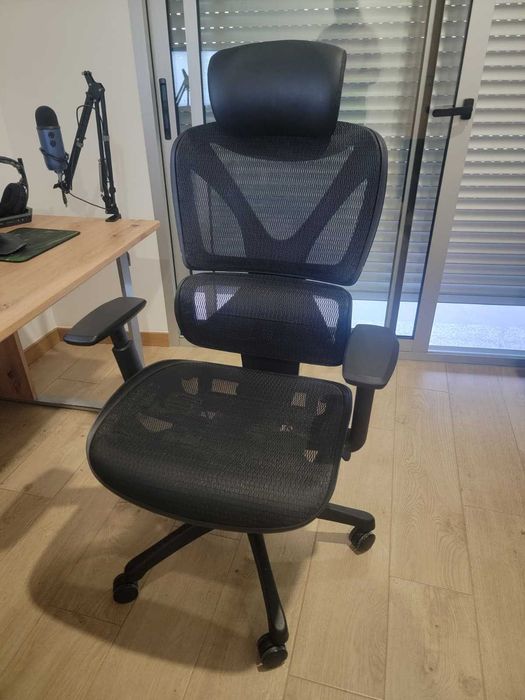 2 Cadeiras de Escritório Ergonômicas Premium em Tela Mesh (Menos de 1 ano de uso)