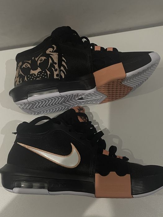 Nike LeBron Witness 8 , кросівки