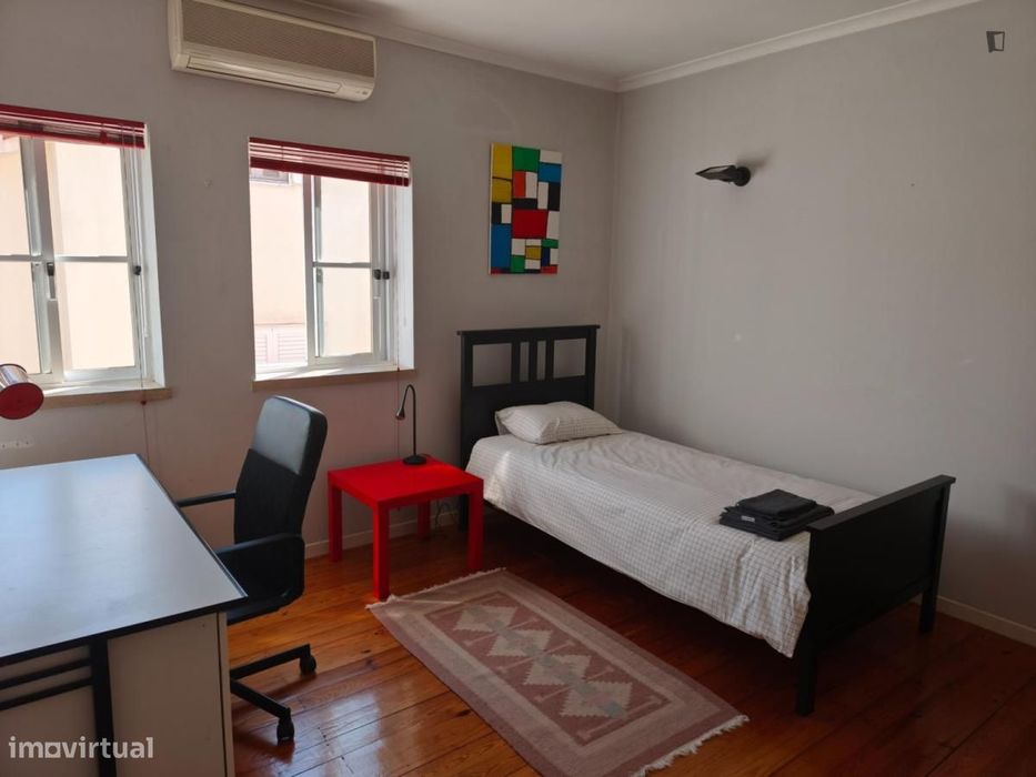 Quarto - localizado em Setubal