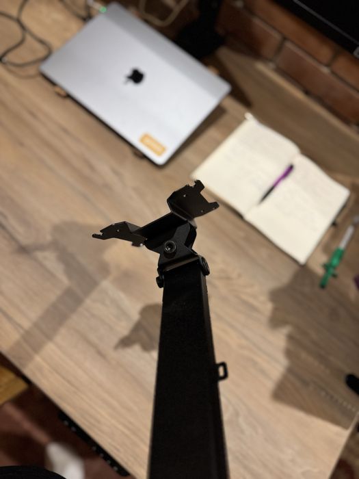 Настільне кріплення для монітора. Кронштейн.