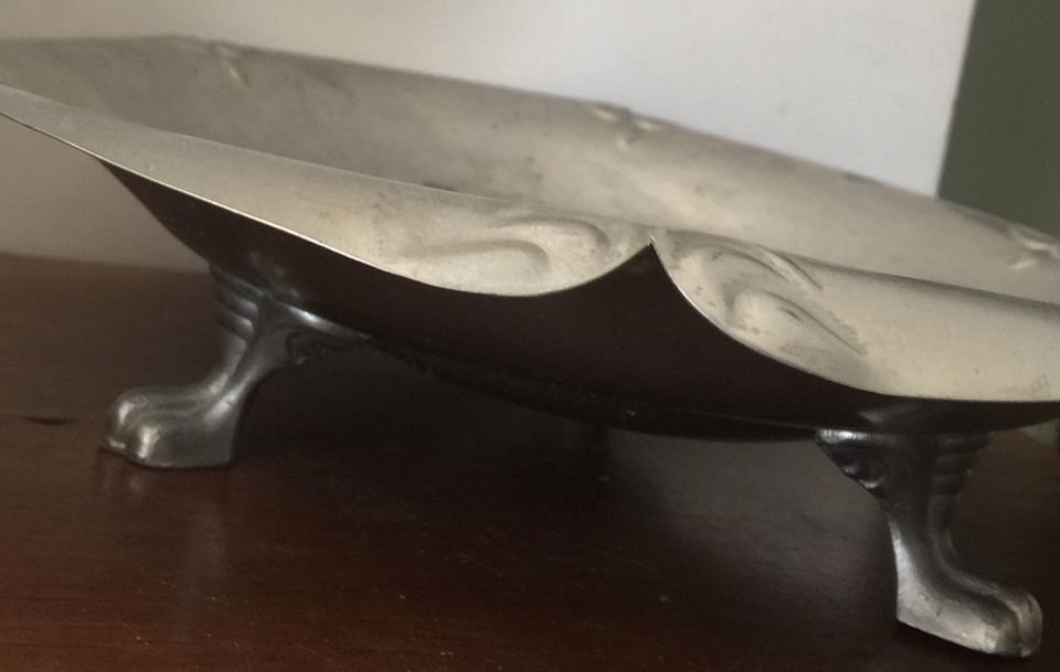 Stara patera misa na 3 nóżkach delikatnie zdobiona vintage 29 cm