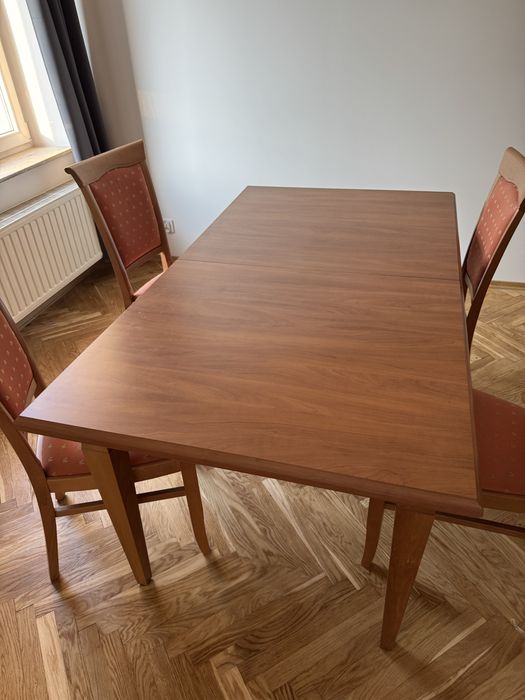 Stół drewniany 160x90  z 4 krzesłami