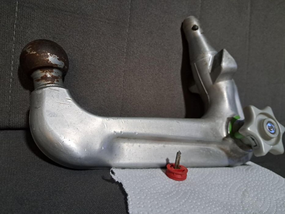 Sprzdam hak Audi a8 d3