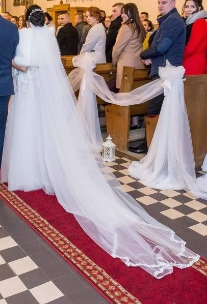 Suknia ślubna z trenem