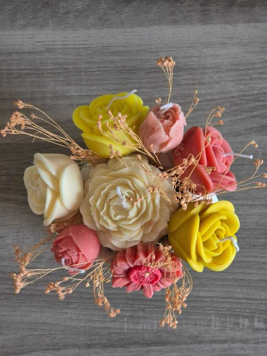 Vela artesanal com flores em taça azul | Feito à mão e únicas