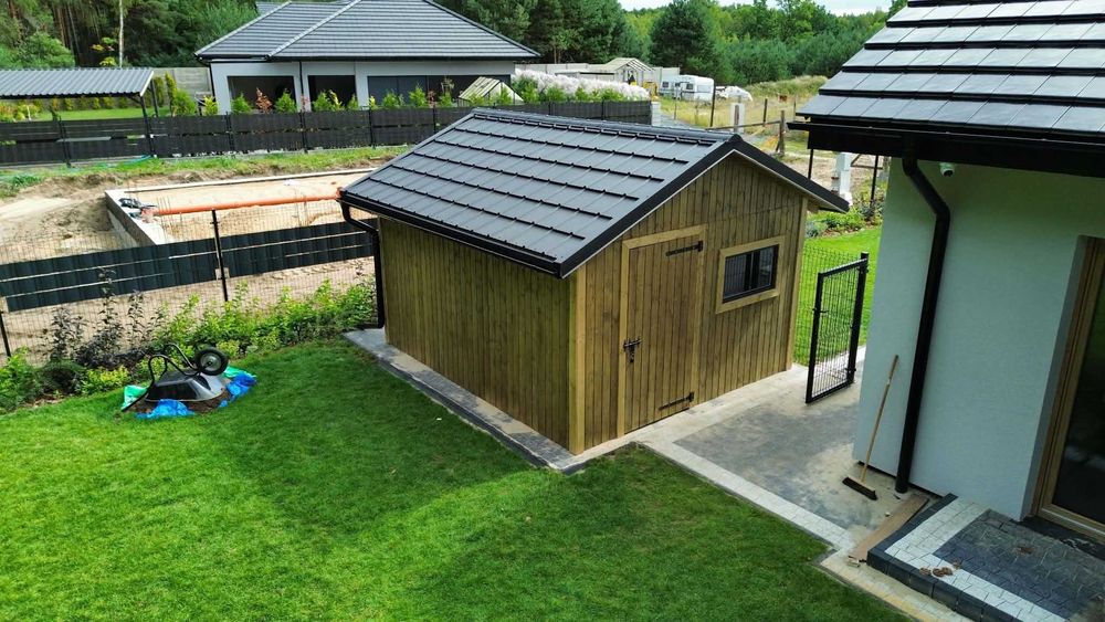 Nowoczesny domek gospodarczy 3,5 × 4 m – C24, blachodachówka, montaż