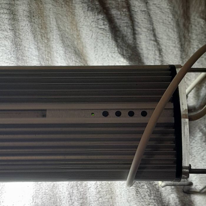 Продам світильник в акваріум дуже яскраво  підійде на акваріум до 70л