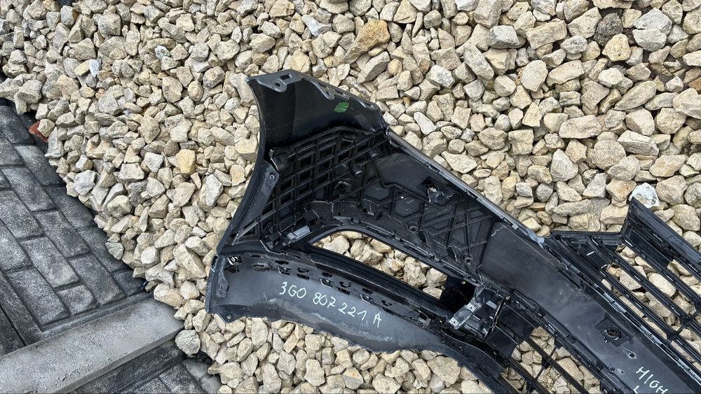Zderzak przedni HIGHLINE 4xPDC LR7H VW Passat B8 3G 14- przedlift 3G0