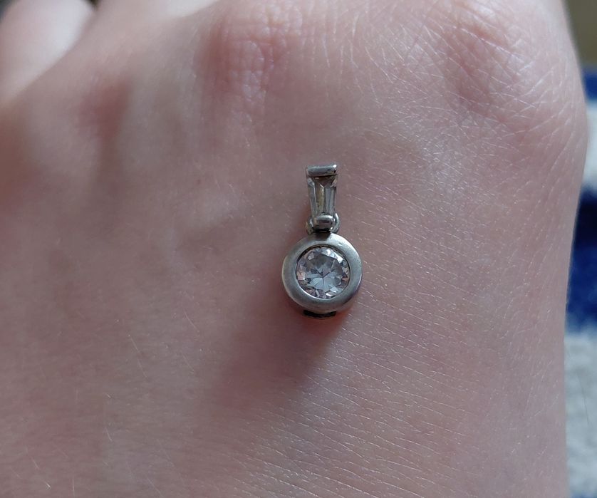 Срібний кулон з цирконієм