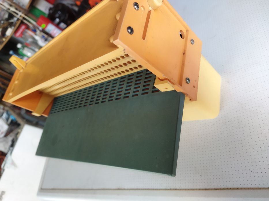 Пчеловодный инвентарь.