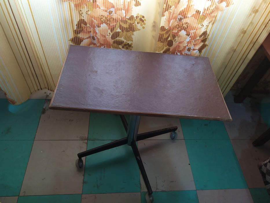 Продам журнальный столик