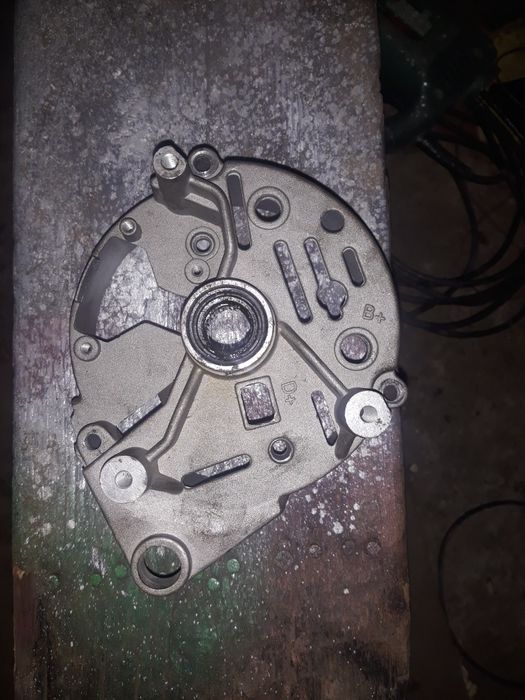 Кришка генератора форд