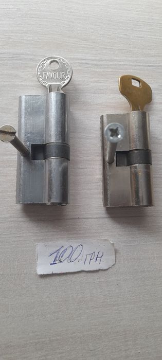 Замок ( середцевина ). Дверная ручка, замок.