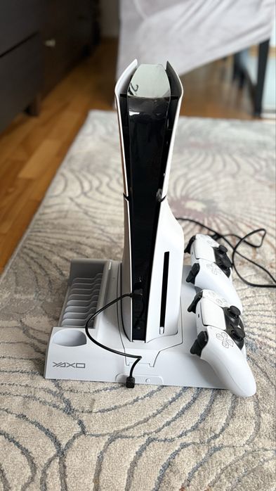 Ps 5 slim ze stacją ładująco chłodzącą plus dwa pady