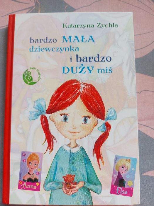 bardzo MAŁA dziewczynka i bardzo DUŻY miś