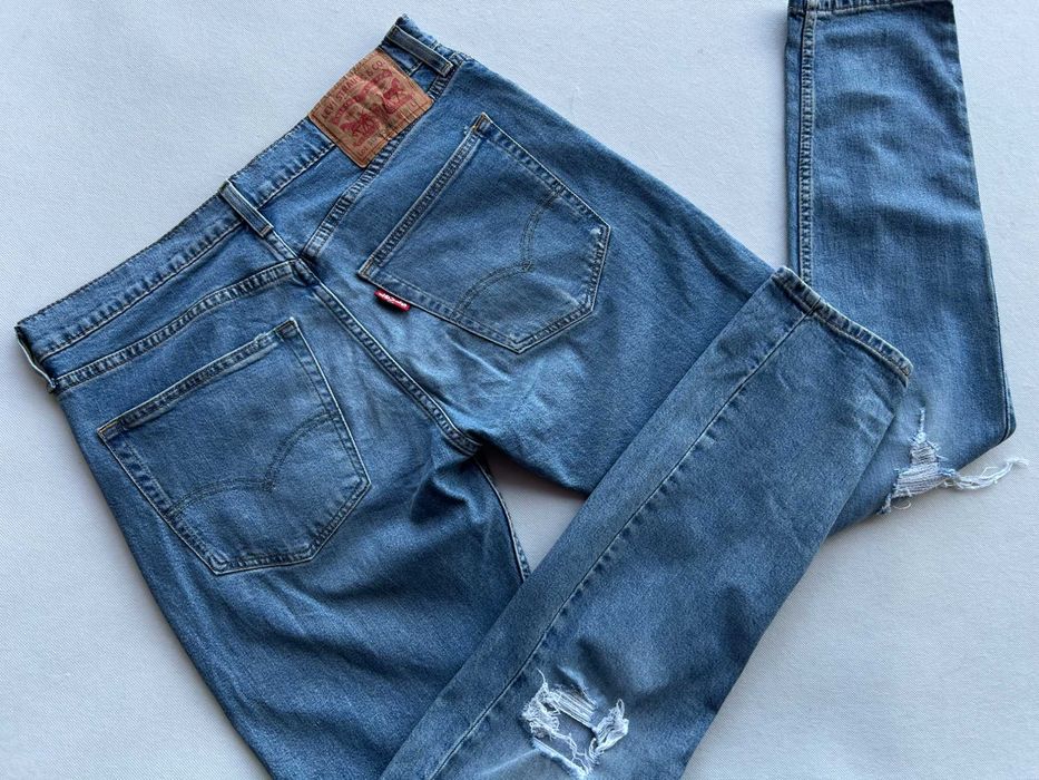 Levi's _ Spodnie jeansowe z przetarciami w34