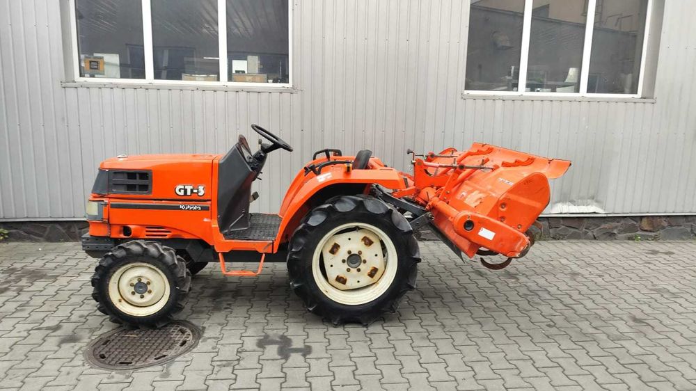 Japoński traktorek Kubota GT 3 wraz z glebogryzarką 21 km