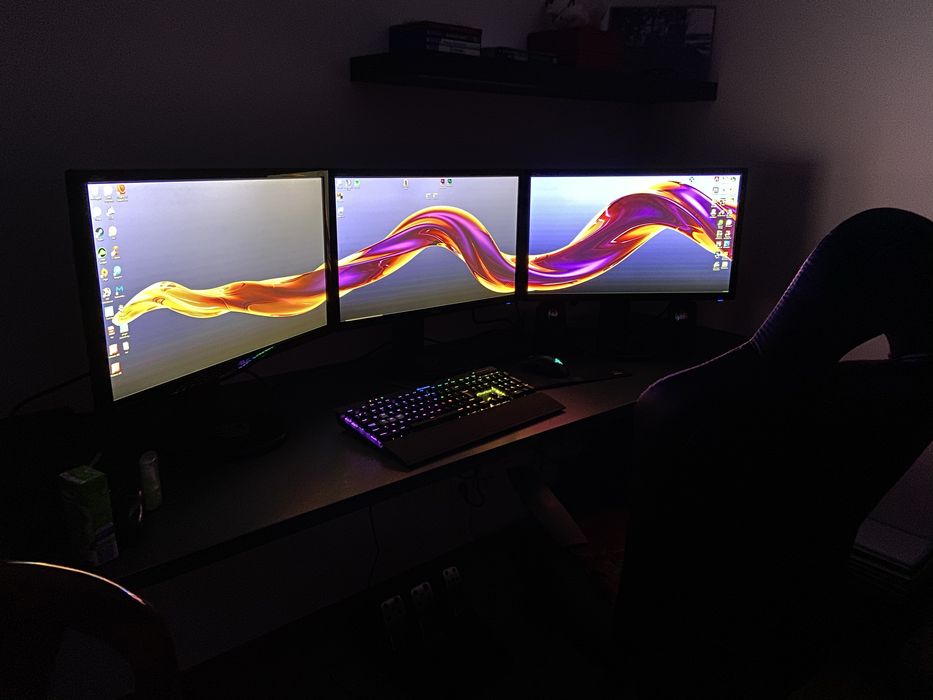 3 monitores ASUS 24” 144hz